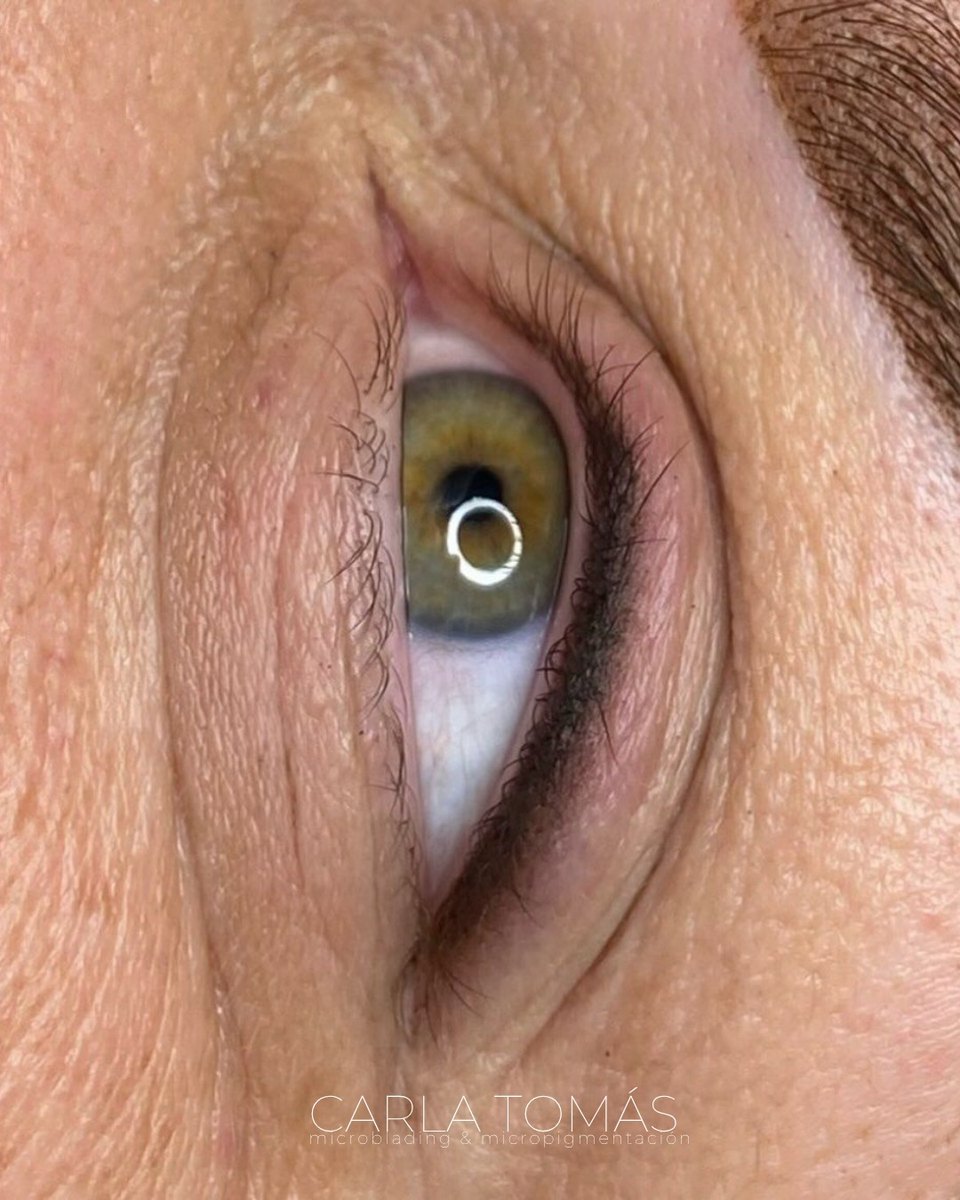 Eyeliner semipermanente con mirada definida en Zaragoza, Carla Tomas