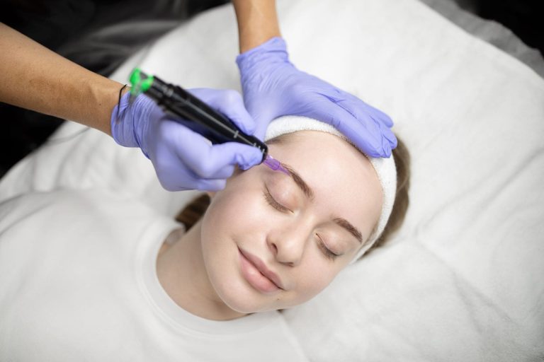 Cuidados a largo plazo de unas cejas micropigmentadas