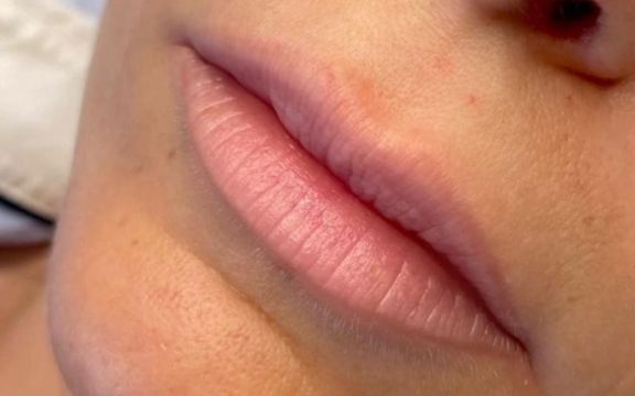 Cejas antes del micropigmentación de labios, caso 1, clienta de Calamocha, Carla Tomás