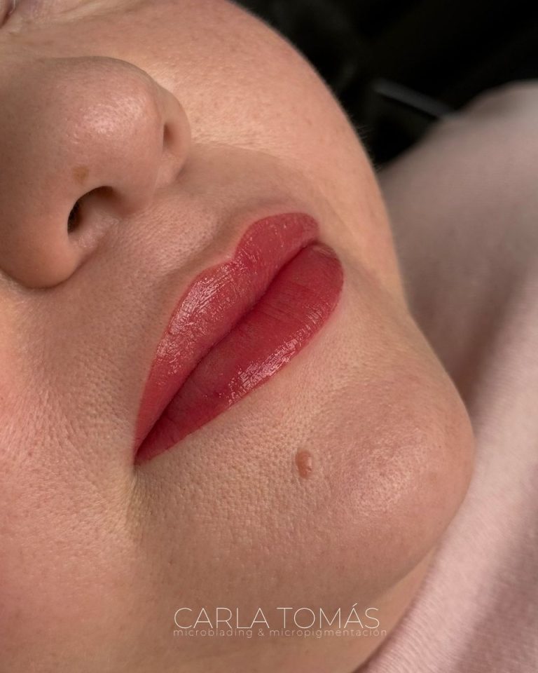 Resultado de micropigmentación de labios tono coral en Calamocha, Carla Tomás