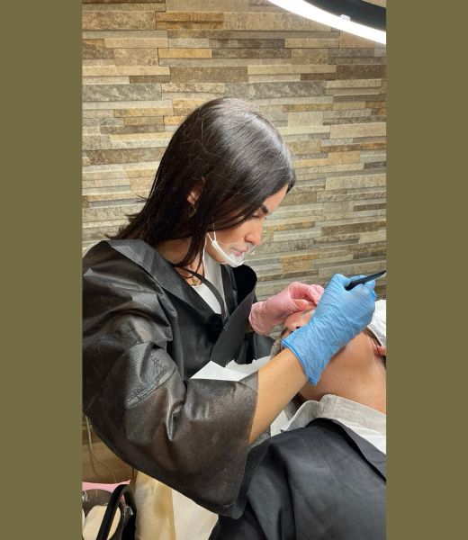 Sesión de micropigmentación y microblading paso a paso en el estudio de Carla Tomás