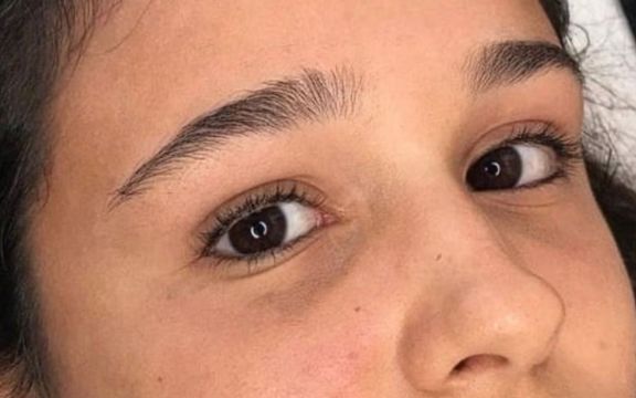 Cejas antes del microshading, caso 1, clienta de Calamocha, Carla Tomás