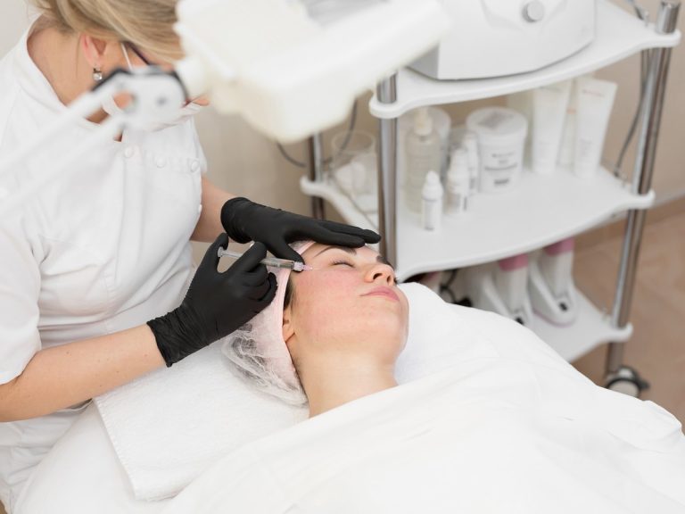 Micropigmentación de cejas en Zaragoza con dermógrafo, en cabina